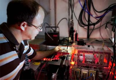 Staff Scientist Sam Webb, who led the research undertaken at the Stanford Synchrotron Radiation Lightsource. (Photo by Brad Plummer.)